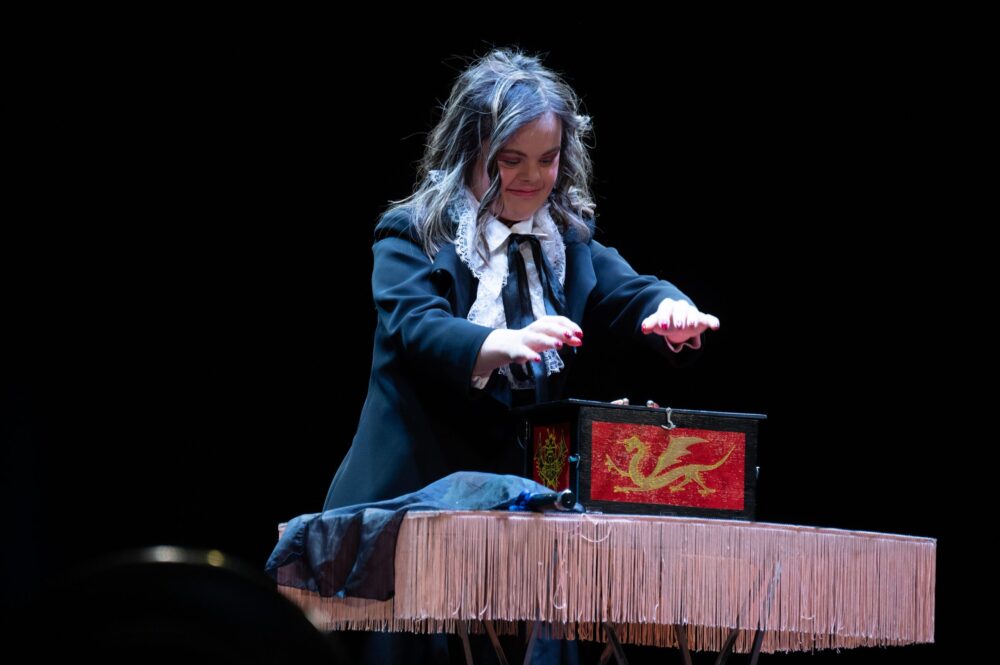 L'illusionista Magica Gilly. Foto di Federica Rinaudo Press. Foto di